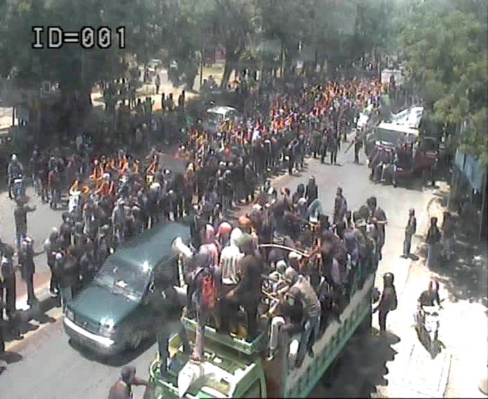 11.03 Masa unras gabungan beberapa kampus terpantau di Alauddin-Talasalapang. Siapkan jalur alternatif jika hendak melintas. #CCTVDiskominfoMKS #lalinmks - O.D