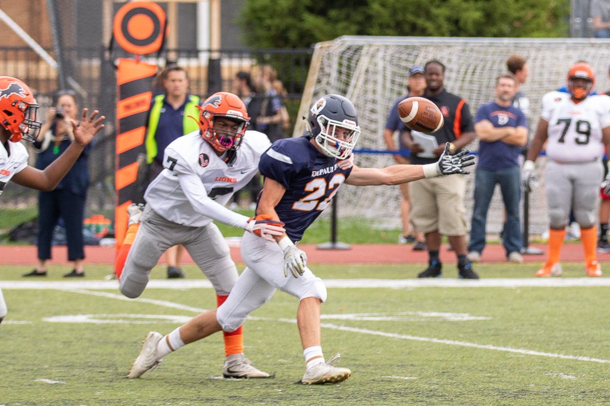 JackLydon63's tweet image. Pass interference? (Officials didn’t think so.) @DePaulPrepFB @DePaulPrepAD #PassInterference