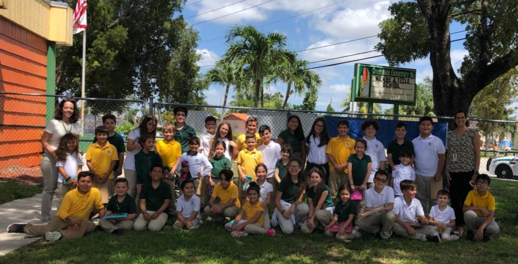 GreengladeElem's tweet photo. First Big gators-Little gators activity of the year! Featuring Ms. Reyes Kindegarten class and Ms. Garcia’s 5th grade class. Kicking off Hello Week and first day of Autumn. #miamistartswithhello @miamisup @miamischools #hellofall #firstdayoffall #valuesmattermiami https://t.co/PJcZeTxv3g