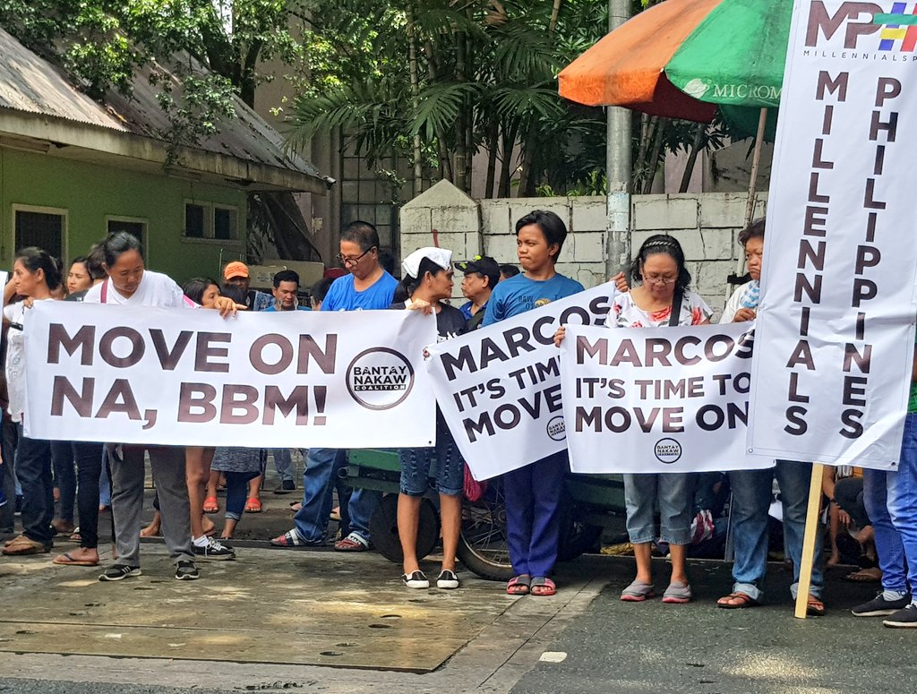 dzbb's tweet photo. Mga supporter ni Vice President @lenirobredo, muling nag-rally sa harapan ng Korte Suprema sa Maynila. | via @Isa_Umali https://t.co/cR8b4XhVDW