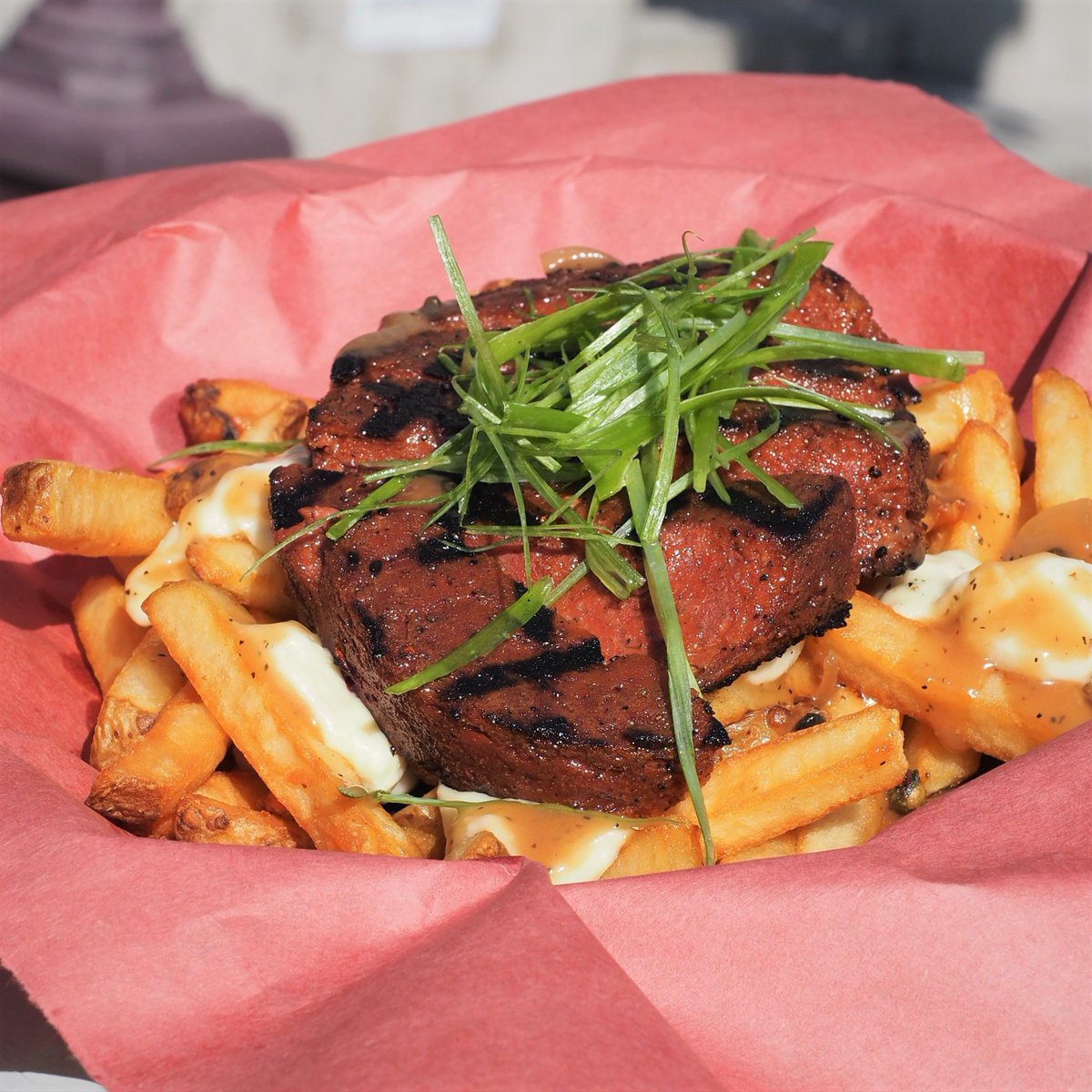 PoutinePurpose's tweet photo. From our friends at @VeryGoodButcher comes the Plant-based Steak Au Poivre Poutine - Very Good Steak, whisky peppercorn sauce, homemade curds. Oh yassss! Only available Sept. 27 - Oct. 5 for #PoutineWithPurpose in support of Mealshare! #ohmcurdyyj #vegan #victoriaeats https://t.co/FI0roXDwu9