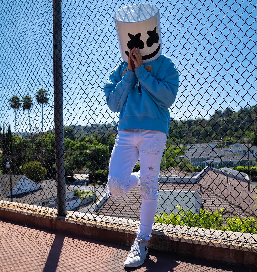 fansmarshmello's tweet photo. Soo crazy 😍 @marshmellomusic https://t.co/4khAtrqjk1