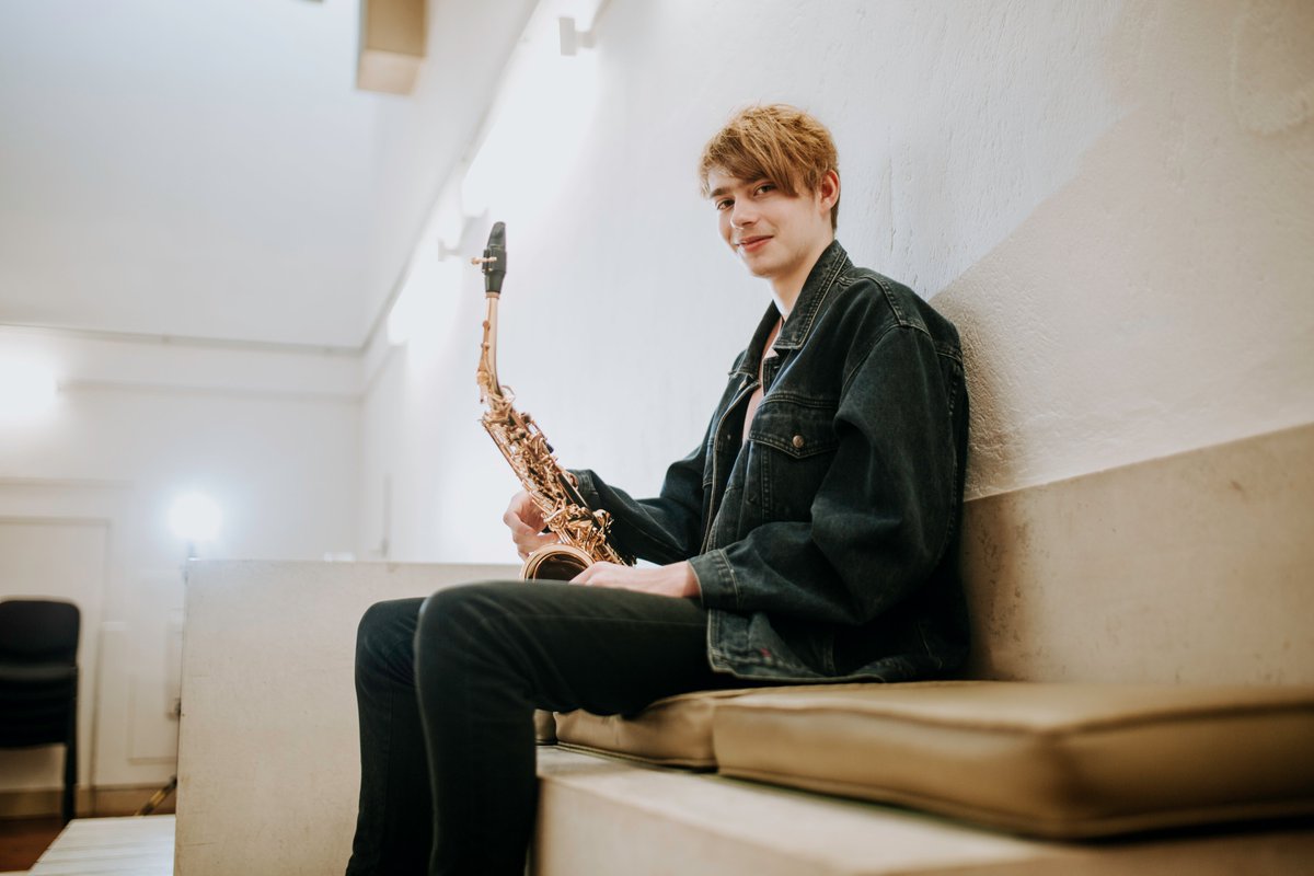 MusicHullUni's tweet image. Undergraduate Music student @JamesCurgenven has had his music played on @BBCRadio3! Check out the following link to hear his track, recorded with fellow @UniOfHull students @AverageSamwich and @PhoebeJH. 

bbc.co.uk/sounds/play/m0…