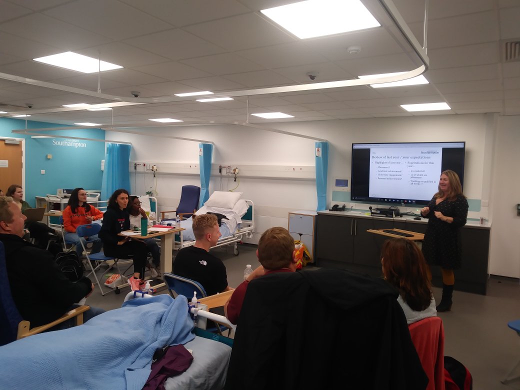 TherapyUos's tweet photo. "Only when you've stretched yourself do you know how much you are capable of".....returning 3rd year OT student reflecting on 2nd year achievements balancing academic and professional practice 💚👏😁 Welcome back session to our future professional workforce! https://t.co/b6Gn4s5KGb