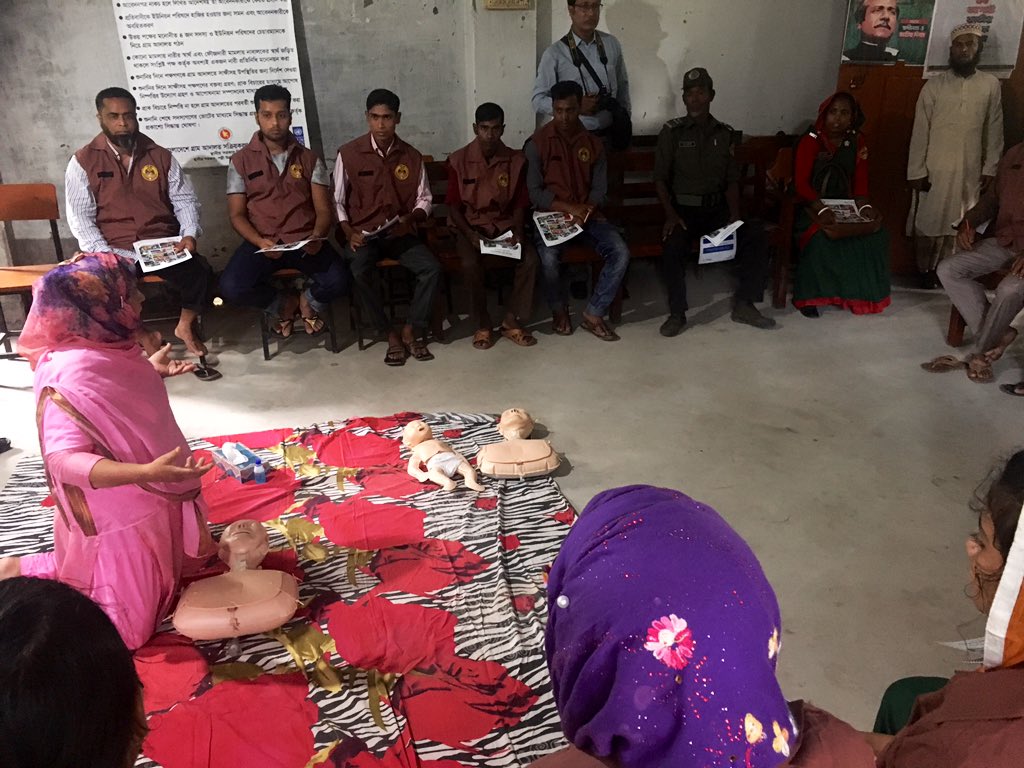 stevetraveller's tweet photo. Sustaining first aid in the community is paramount when tackling drowning. Project @BhasaFloat is training an extra 3,000 volunteers as first responders in Barisal. At least 50% are women and all are part of ANSAR, an existing village-level government programme. @RNLI @CIPRB https://t.co/vs6oPkyQ05