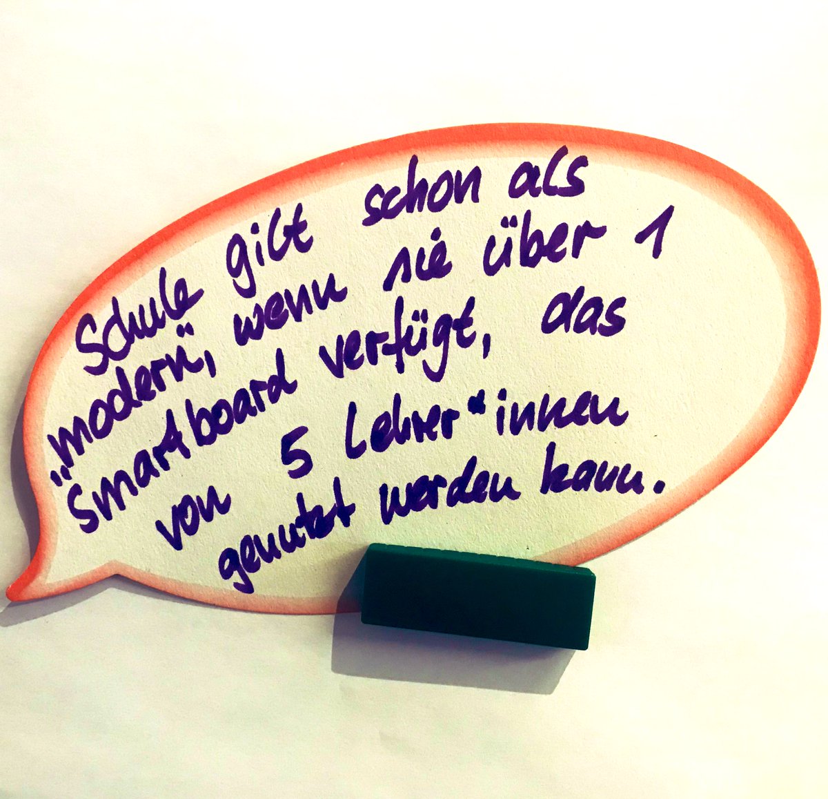 BautEureZukunft's tweet photo. Dr. Angela Thiele begrüßt die Gäste des Symposiums im Quartier Zukunft. Es um Fragen wie:
🛴Was rollt auf dem Highway Richtung #Zukunft?
🤔Wohin bewegt sich die Menschheit?
🤩Sind Kinder #ChangeMaker?
🏫 Wohin entwickeln sich #Schule und Lehre?
#positiverBeitrag #BautEureZukunft https://t.co/Xy8qerKP6B