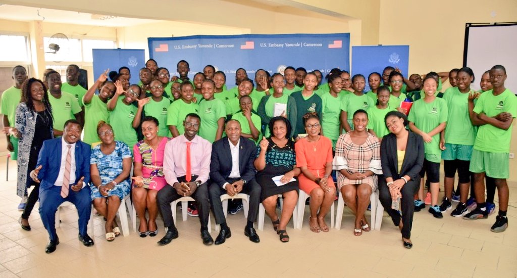 MarchesdElodie's tweet photo. #LRT Le Community Outreach avec l'Ambassade des États-Unis la semaine passée était vraiment bien. Même si c'était destiné aux élèves, je suis contente que ma présentation ait aussi touché les enseignants et responsables de l'école.
#TechWomen #twimpact
#ENGroup https://t.co/szHCKG9cDo