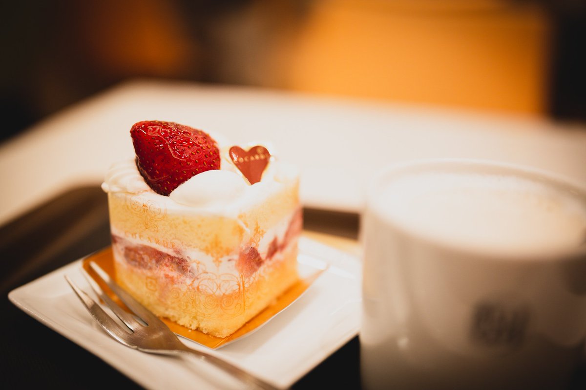 夢かぁ…
夢というとファイズのあのシーンがフラッシュバックする

ケーキうまっ！w

#tamron35mmf14
#f045
#TAMRON