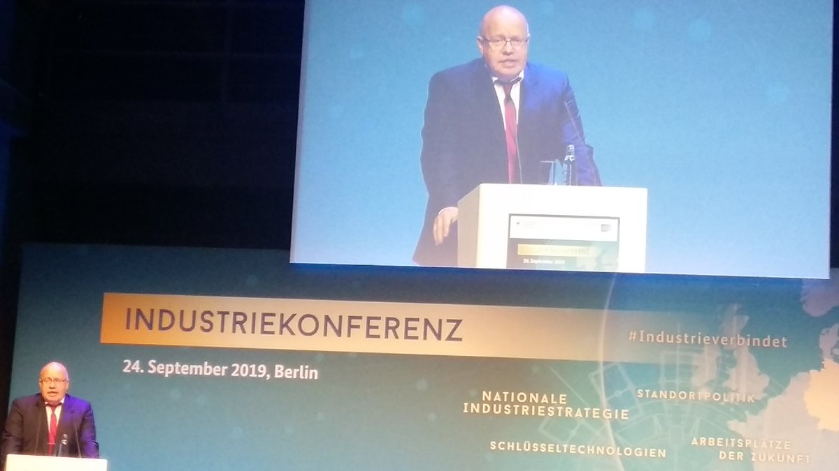 Wohlstand muss erst verdient werden, und das macht die Industrie par excellence,  so <a href="/peteraltmaier/">Peter Altmaier</a> bei der #Industriekonferenz. 23% des BIP, 50% der Exporte und 85%  des Außenhandels verdanken wir der #Industrie. #industrieverbindet