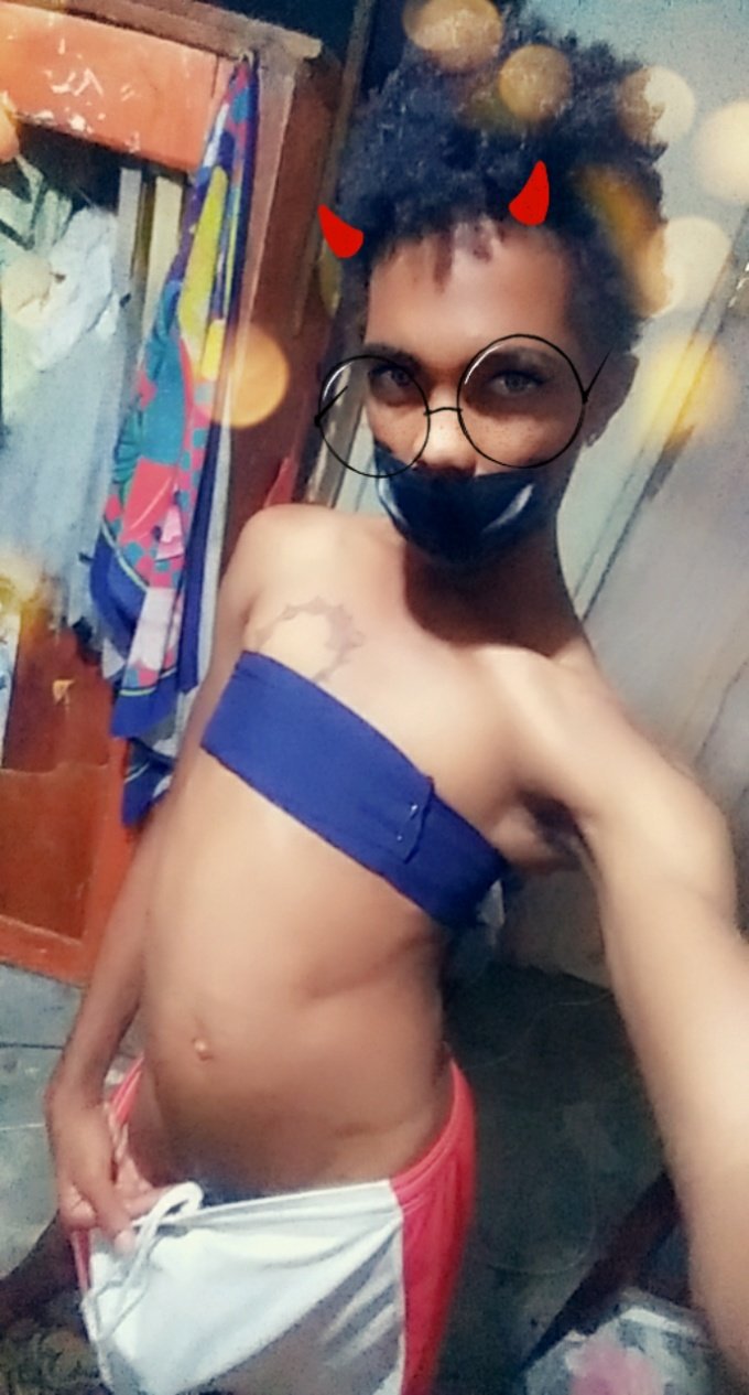 1 pic. Soo smash or pass? I mean cute or naw? I mean. . . .  You know. . .am i a good girl? 
(Rt please???)