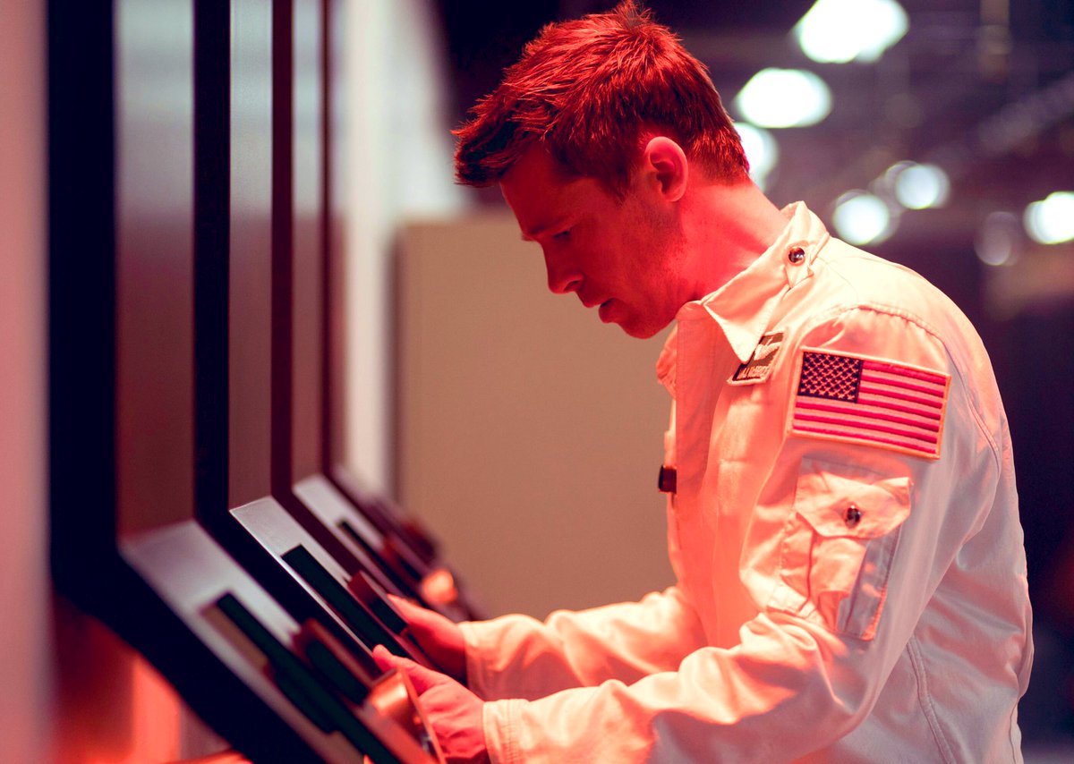 MarkedAsRead's tweet image. #AdAstra is a gorgeous, visually-striking film. Every single frame looks like it could be its own wallpaper.