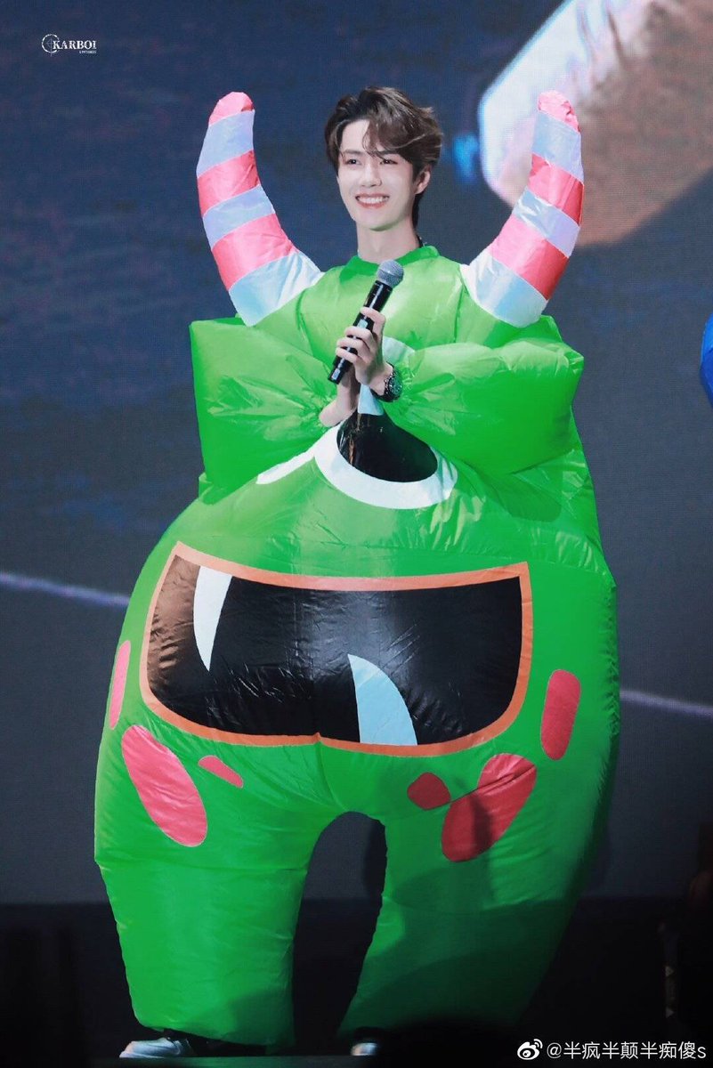 so cute haha it's so rare to see him like this. #WangYibo #YIBO