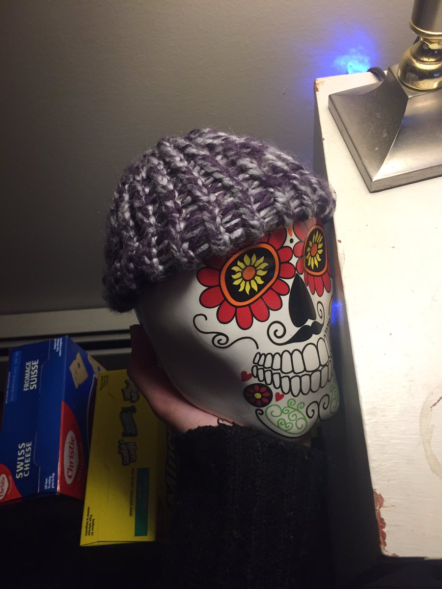 ExplosiveMind13's tweet photo. I felt my skull decoration needed a hat, obviously. 

(really using it as a reference for my friend’s baby’s head...) 🤷🏽‍♀️

#closeenough #atleastheswarmnow #knit #hat #skull https://t.co/TlDDpZ57Ma