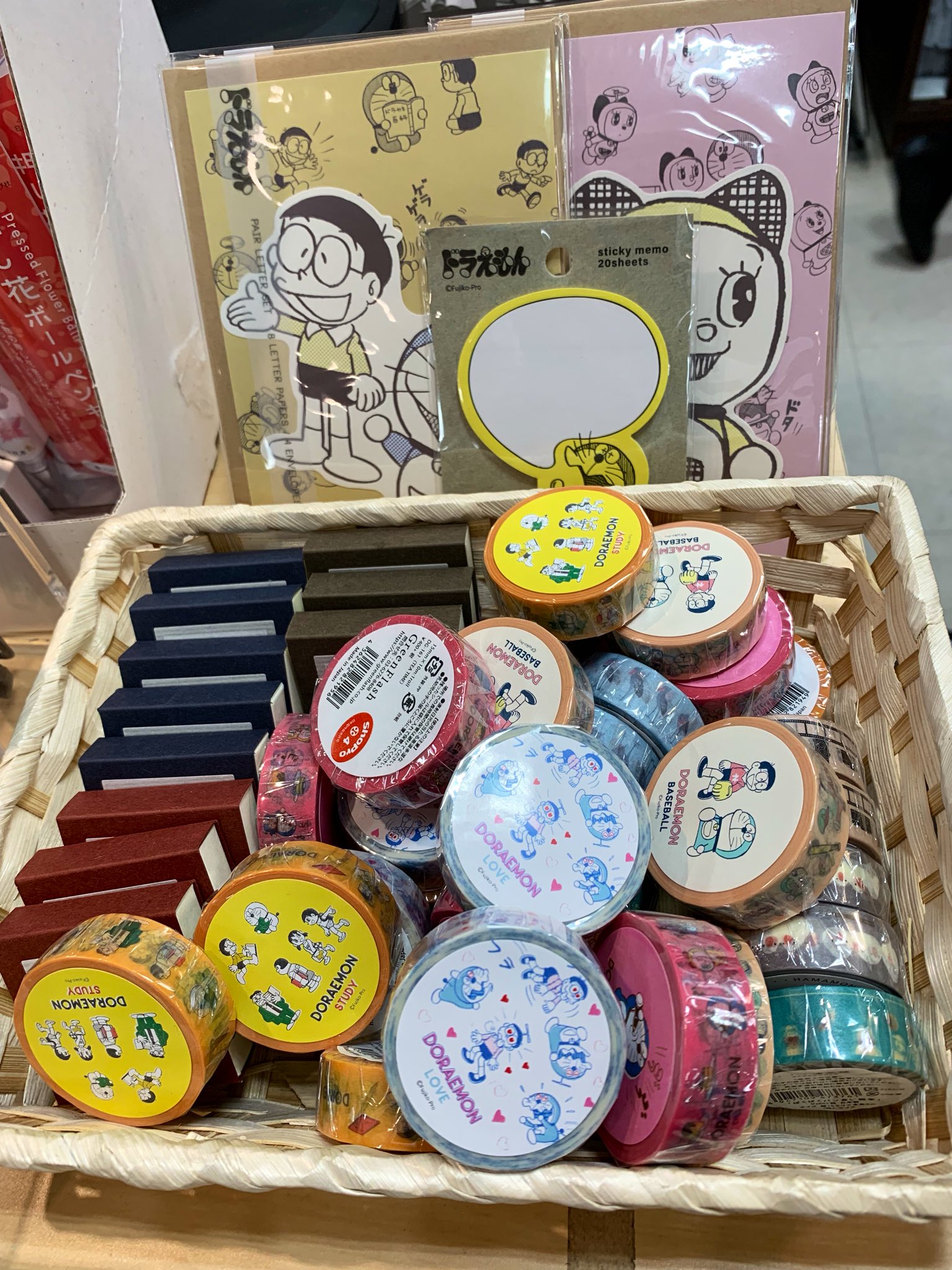 三省堂書店 成城店 文具雑貨店担当より 以前大人気で一瞬で完売した学びの文房具とドラえもんが再入荷しました 今回は更に ハシビロコウ や マヌルネコ など 今流行りの生き物たちもご用意してますので なくならないうちにゲットしてください 三省堂書店 成城店 文具雑貨店担当より 以前大人気で一瞬で完売した学びの文房具とドラえもんが再入荷しました 今回は更に ハシビロコウ や マヌルネコ など 今流行りの生き物たちもご用意してますので なくならないうちにゲットしてください