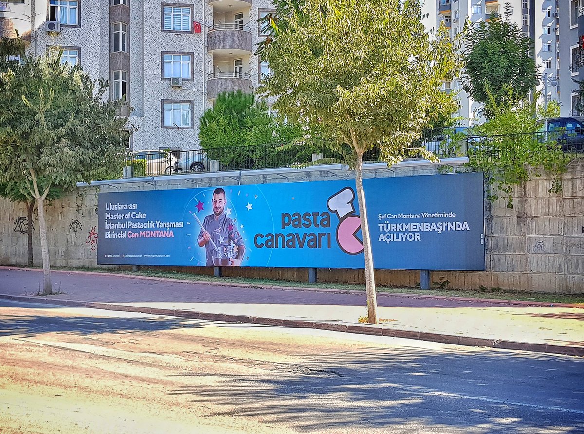 onculsefa's tweet photo. Logo tasarımını yaparak iletişim çalışmalarına başladığımız Pasta Canavarı’nın açık hava reklamları, her gün binlerce aracın, on binlerce Adanalının geçtiği, ana bulvarlar üzerindeki 10 çok özel noktadaki dev reklam panolarında yerini aldı.
#öncülsefa #marka #reklam #adana https://t.co/hCyUcpubRF