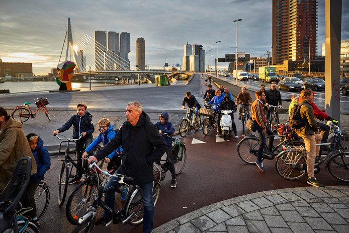 ADnl's tweet photo. Sporten niet nodig voor forens die fiets pakt https://t.co/RHePKCzBUF https://t.co/sW7HWCFwyr