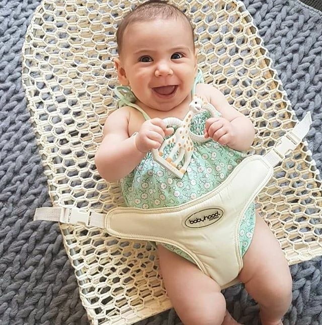 SallyMatterson's tweet image. She is loving her Sophie teething toy now she's finally worked out how to hold it &amp;amp; knows she's a very clever my little darlin 😍💕 @sophiethegiraffeaustralia
#clevergirl 
#3monthsold #mygirlisgrowingfast ift.tt/2l3q2Hq