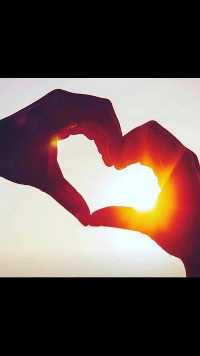 MarkLGW's tweet photo. Whilst feeling devastated and sad, I look back at my 21 year flying career with @ThomasCookUK with great affection. I have been lucky to fly with some amazing people “my Thomas Cook family”. Amazing memories and adventures that will be treasured forever. #RIPThomasCook https://t.co/pQMeUebUKE