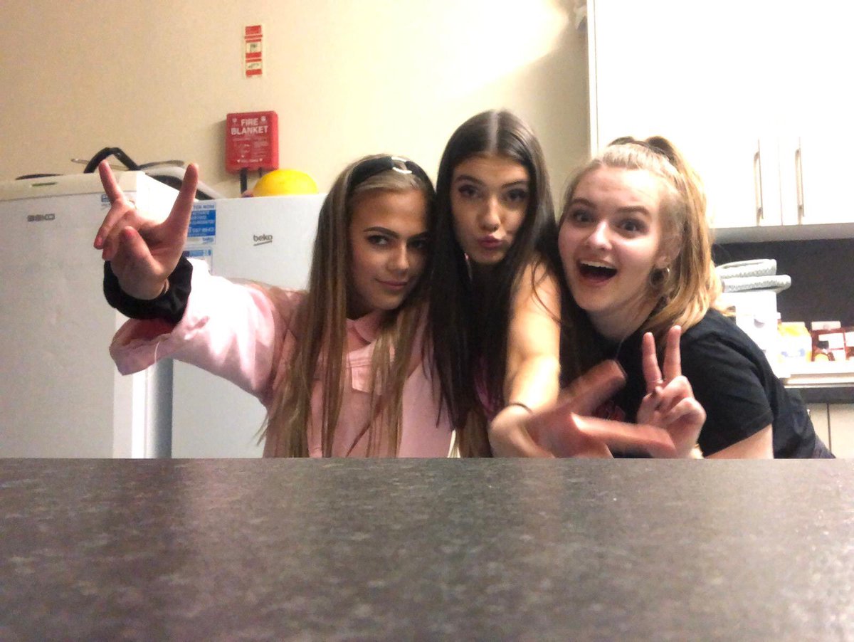 amyvrichardson's tweet photo. Freshers 🎉 https://t.co/Ui9lfQ92NJ