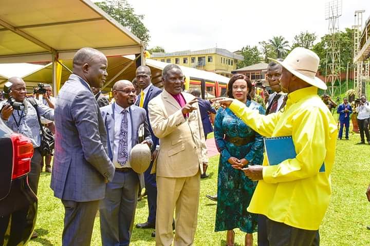 ImpactFMUG's tweet photo. Omulamwa - #Bino_Obimanyi

President Museveni on Monday while meeting Born again  Pastors and leaders   asked them to help him teach Ugandans fight poverty. He is the same one who doesn't want them to get involved in politics.

How far should pastors go in regards to politics? https://t.co/q2r0CIWoCq