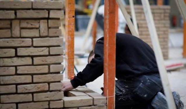 Stopzetten agrarische bedrijf niet in ruil voor extra woning HULSHORST Een bewoner van een perceel aan de Varelseweg in Hulshorst krijgt geen toestemming twee woningen te bouwen in ruil voor het stopzetten van zijn agrarisch bedrijf.... twib.in/l/zKLgpn49kpzp