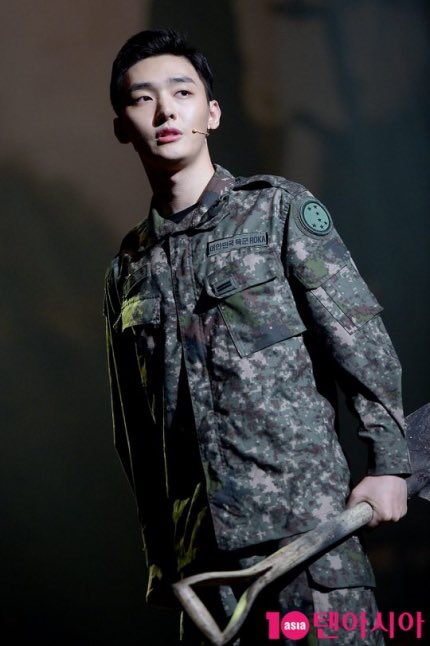 ricepath0308's tweet photo. [NEWS] 190924 The Return Press Conference -
Yoon Jisung ‘Handsome even wearing uniform'
Yoon Jisung 'Perfect visual even with uniform'
Yoon Jisung 'Handsome soldier' 

#YoonJisung
#윤지성 https://t.co/DvE2KqabqR