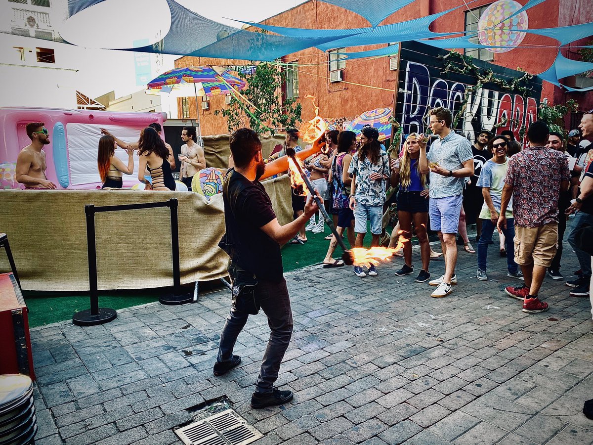 FLASH MOB LA tweet media