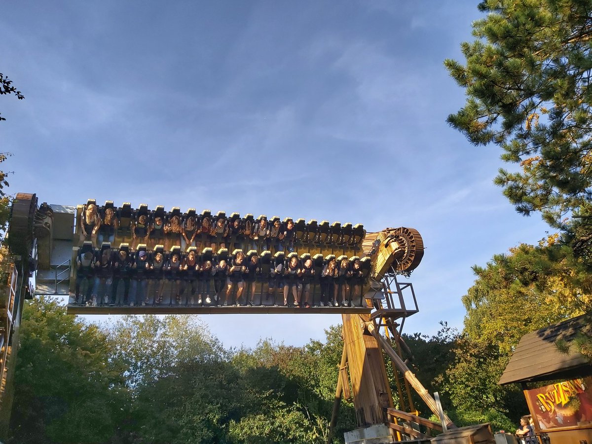 #compagniedesalpes keert opnieuw een dividend in natura uit. Wie minstens 200 aandelen bezit op 30 september heeft recht op pretparktickets of skipas. Wat u hiervoor moet doen leest u op belegger.be