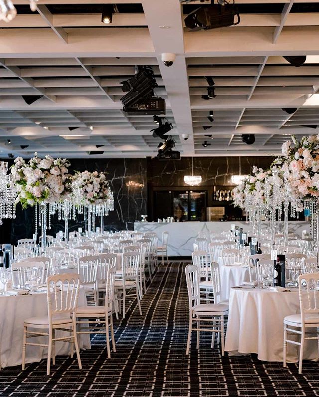 The classic white table cloth suits this venue so well.

#eventplanning #eventstyling #partyinspiration #flowerinspiration #weddedwonderland #sydneyeventhire #sydneyweddings #sydneyprops #luxuryevents #luxuryprophire #bride #wedding #sydneywedding #weddedwonderland #eventinspirat
