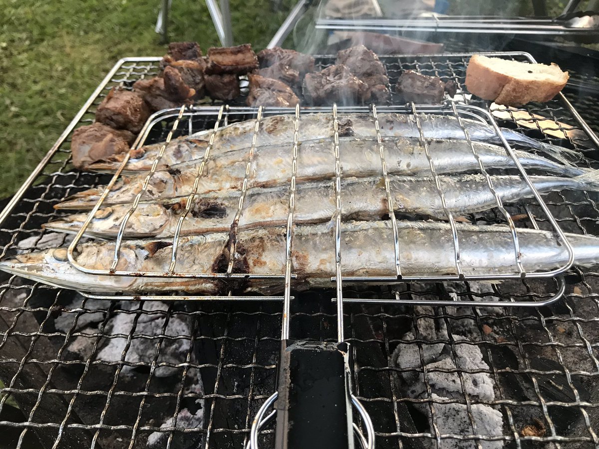 Twitter पर まぽまぽ キャンパンマン この前のキャンプの晩餐 鶴居木炭で 参鶏湯 秋刀魚 筍ご飯 この魚焼き機はくっ付かないし 目から鱗でした ダッチオーブン 鶴居木炭 キャンプ羽釜