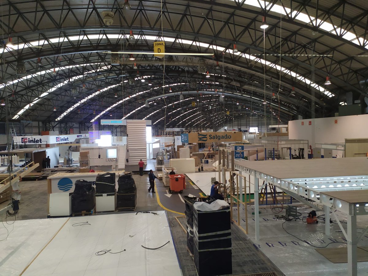 ConxemarOficial's tweet photo. ⌛Tic tac... #CuentaAtrás para la XXI #FeriaConxemar2019 👥🐟Los expositores ponen a punto sus stands en el @Ifevi porque en una semana exactamente empieza uno de los mayores eventos internacionales de los #productosdelmar congelados ❄️❄️❄️ ¡Os esperamos! https://t.co/8hvpqfMoAI