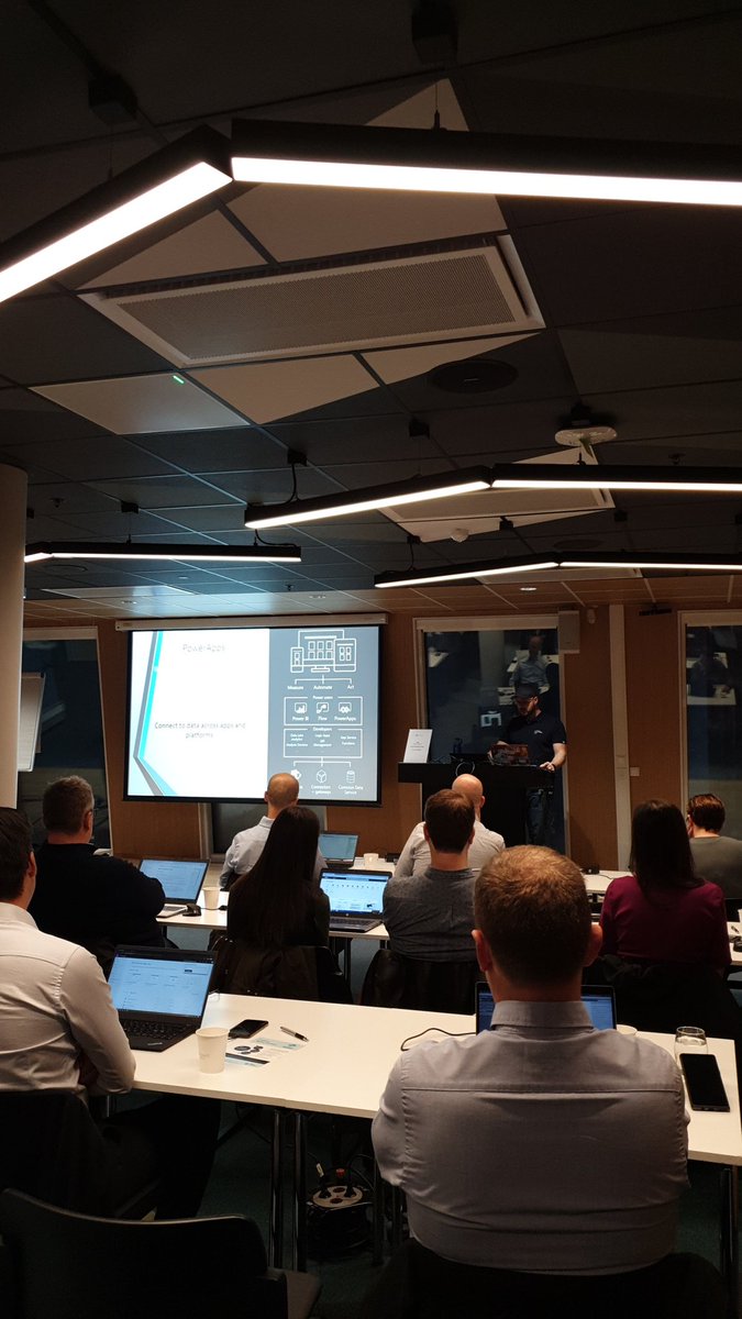 <a href="/ahmadn82/">Ahmad Najjar | MVP | MCT 🇳🇴</a> hos <a href="/Infoworkerco/">Infoworker</a> kjører heldags workshop i #PowerApps og #MicrosoftFlow