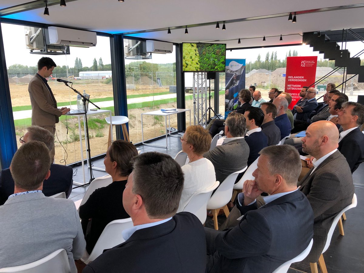 Potentiële investeerders op de koffie bij ⁦<a href="/BlueGateAntwerp/">Blue Gate Antwerp</a>⁩. Innovatieve ecologische bedrijfssite met 14 ha groen op steenworp van de Schelde en met zicht op #Antwerpen! #SustainableDevelopment ⁦<a href="/PeterBopro/">Peter Garré</a>⁩ #routeplan2025