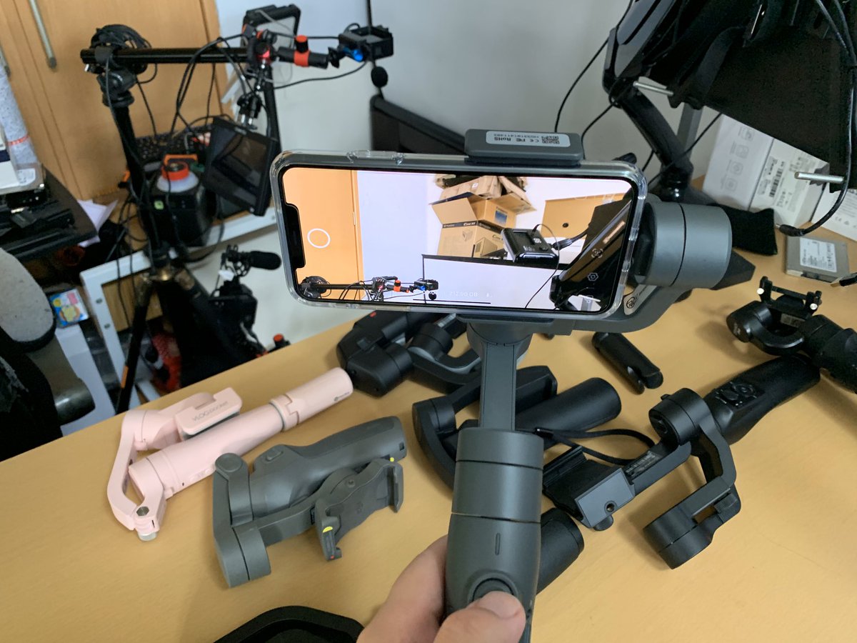 sleepfisher's tweet photo. #iPhone11ProMax + #feiyuTech #Vimble2 動作、アプリ共に問題なし!
ケース付きでもギリギリOK!でした https://t.co/oa72rRAHom