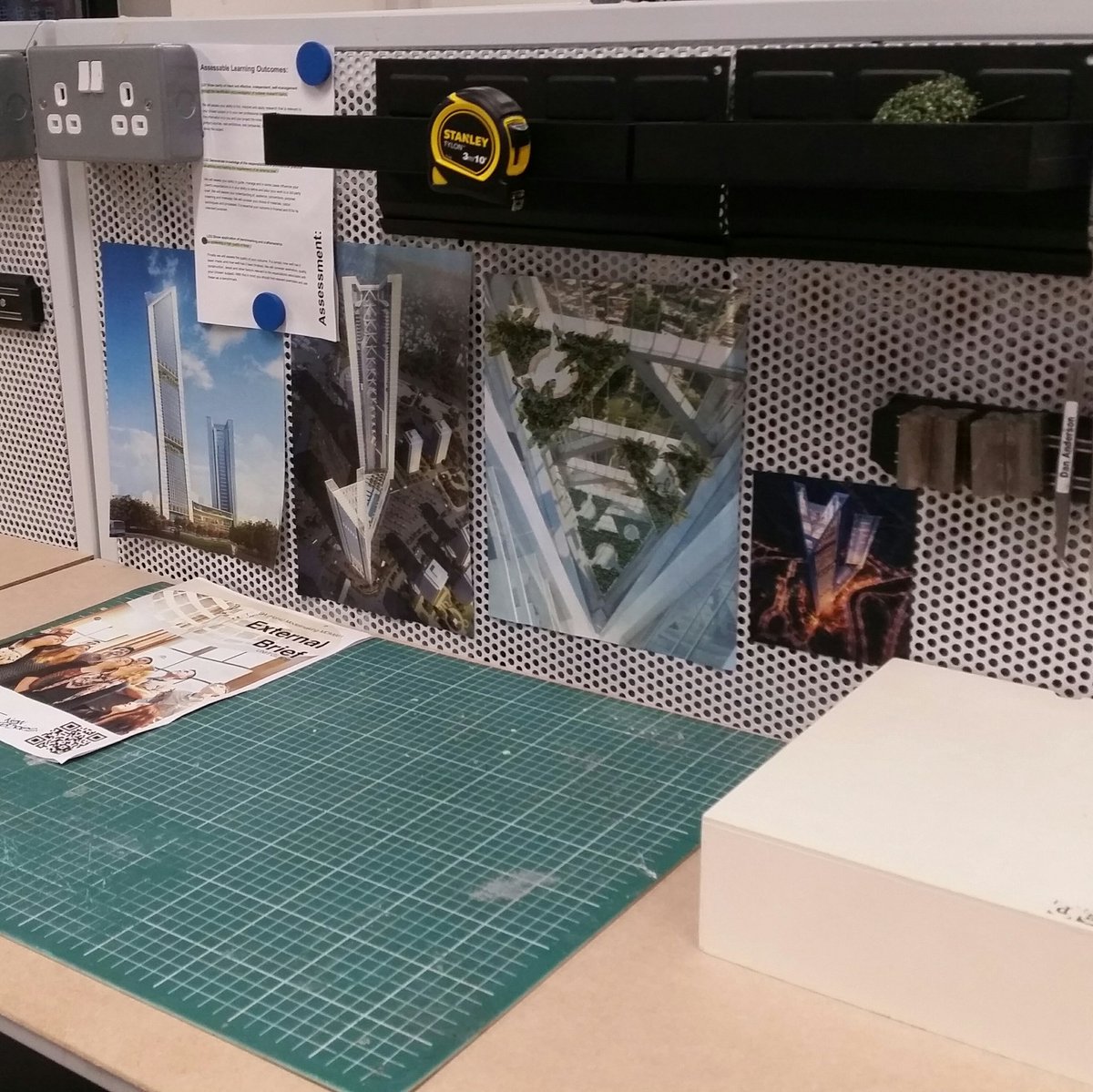Jonathan_Hoyle's tweet photo. #techniciansPOV more from Day One, Week One yesterday here on @aubmodelmaking at @inspiredAUB. The #AUBmakers in level 6 have claimed their desks and have started the first project of the year. https://t.co/r0xZDZIJbP