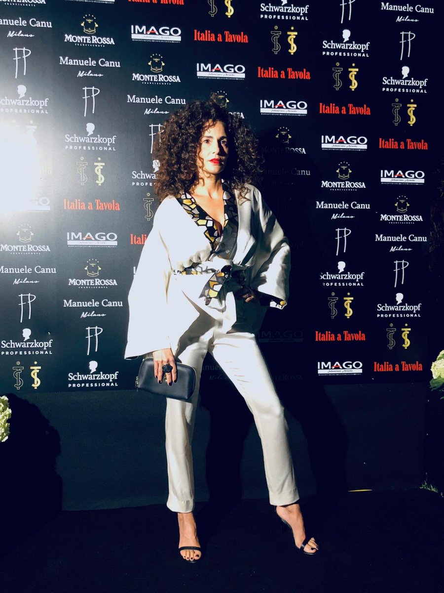 marcellosanfili's tweet photo. Una"Donna"Più Splendida più Bella affascinante elegante e di classe non c'è Unica Immensa come te Tesoro Meraviglioso @MorenaChicca Sei di una Bellezza raffinatezza e sensualità Intensa. Un dolce viso che buca sempre lo schermo. Amica mia Ti #love❤️🔝👏👏🌹🌟🥰👗💅😍😂🤗💋😘 https://t.co/OqDJ14NwFX