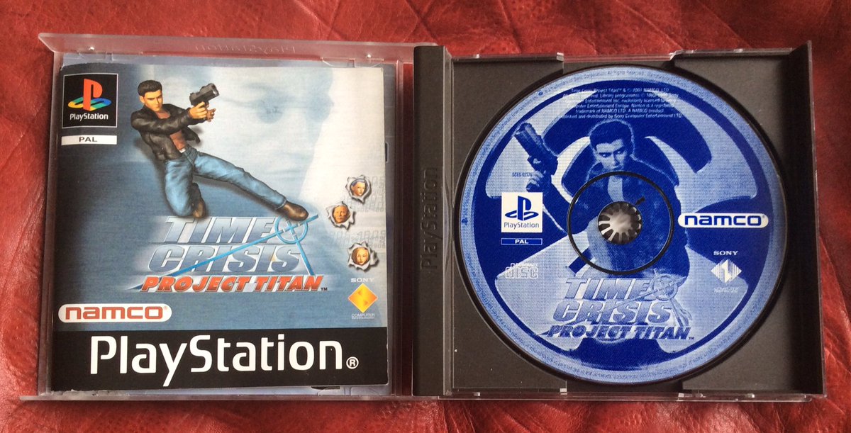 1Jour1JeuRetro's tweet photo. #1Jour1Jeu Rétro de ma collection🕹
#1J1J264 : Time Crisis - Project Titan
Plateforme : #Sony #PlayStation
Support : 💿
Genre : Tir
Editeur : Sony CE
Développeur : Flying Tiger Entertainment / Namco
Date de sortie🇪🇺: 6 avril 2001
#Collection #RetroGaming #TimeCrisis #GCon45 https://t.co/62BWhGIpMe