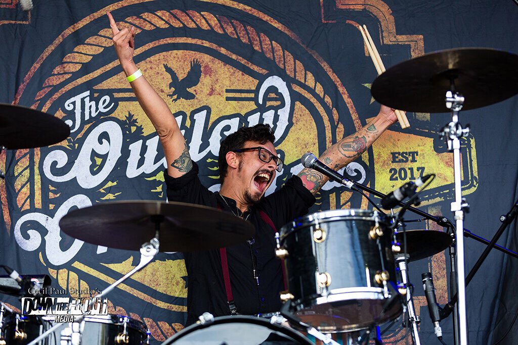 outlaworchestra's tweet photo. Pic by Mark Richardson for @dtfmedia
.
#drummer #rockinthebowl #forgedinhell #sheffield #donvalleybowl #sheffieldmusic #rock #rockmusic #throwthehorns #shout #outlaw #outlawcountry #theoutlaworchestra #country #countrymusic #countryrock #ukcountrymusic #ukcountry #nwocr https://t.co/87sXnTtzYk