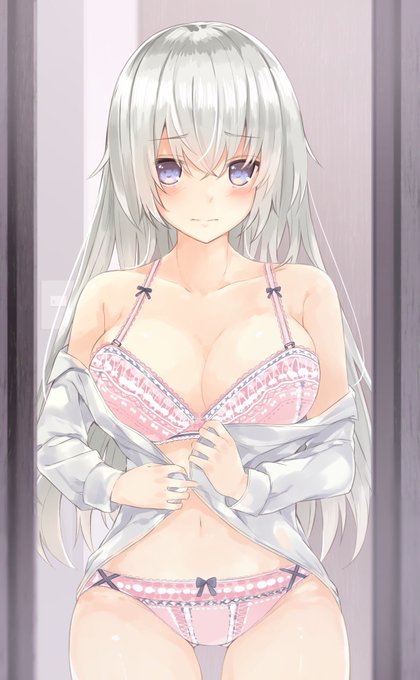 「うーん…また大きくなってる……」

大きさにコンプレックスある子好き(* - ω - )b 