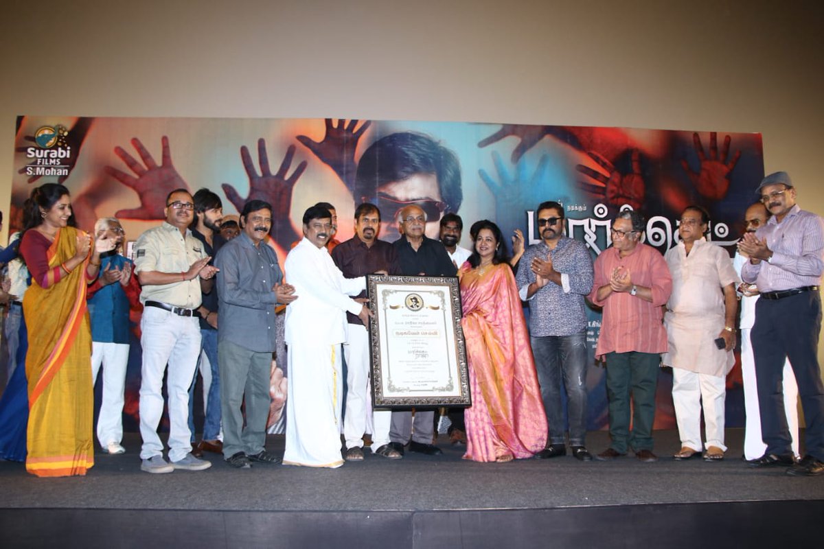 VallipriyaEEE's tweet photo. #MarketRajaMBBSAudiolaunch
#NadigavelSelvi
Happiest Moment 🙌😊😎😍 #Proud_Follower of Our Own #NadigavelSelvi @realradikaa ❤😘
Lds of Luv&Heartiest Congrats Amma💖🎉👸 #Queen_of_Our_Hearts #Kalaiyarasi #Pensingam #Chinnathirai_Sirpi #Vellithiraiyin_Vengaiii #Yengal_Amma🐯👑💪 https://t.co/bC3ePQXM1Z