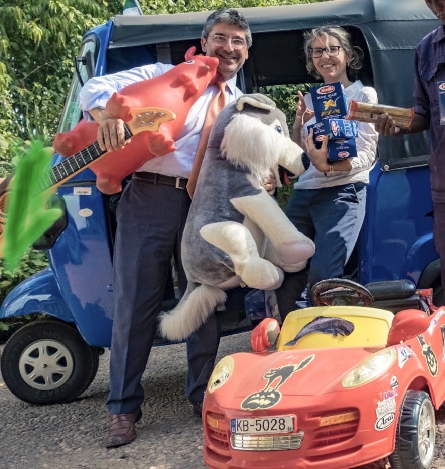 ItalyInSudan's tweet photo. SUPPORTIVE DIPLOMACY! 
The 🇮🇹Italian #HappyBee #ApeFelice #ApeCity is on the streets again!
#EmbITA + @AicsKhartoum have always given attention 2 solidarity in 🇸🇩 #Sudan. 
Pasta, toys,musical instruments for such splendid people! Will we manage put all stuff into the rakcha? 🙏🤣 https://t.co/1slTFx4Irk