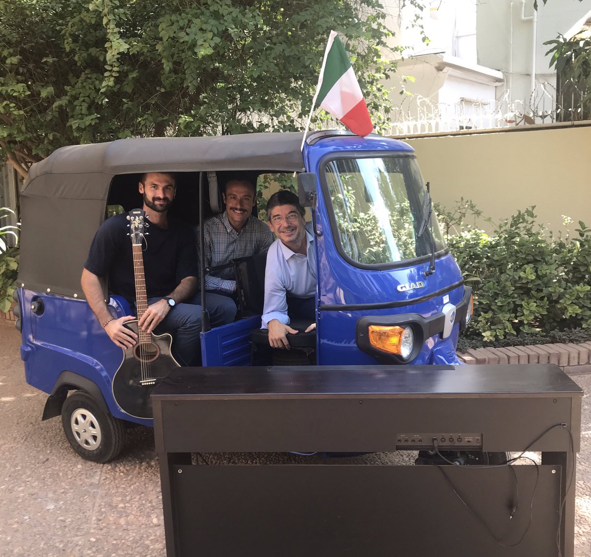 ItalyInSudan's tweet photo. SUPPORTIVE DIPLOMACY! 
The 🇮🇹Italian #HappyBee #ApeFelice #ApeCity is on the streets again!
#EmbITA + @AicsKhartoum have always given attention 2 solidarity in 🇸🇩 #Sudan. 
Pasta, toys,musical instruments for such splendid people! Will we manage put all stuff into the rakcha? 🙏🤣 https://t.co/1slTFx4Irk