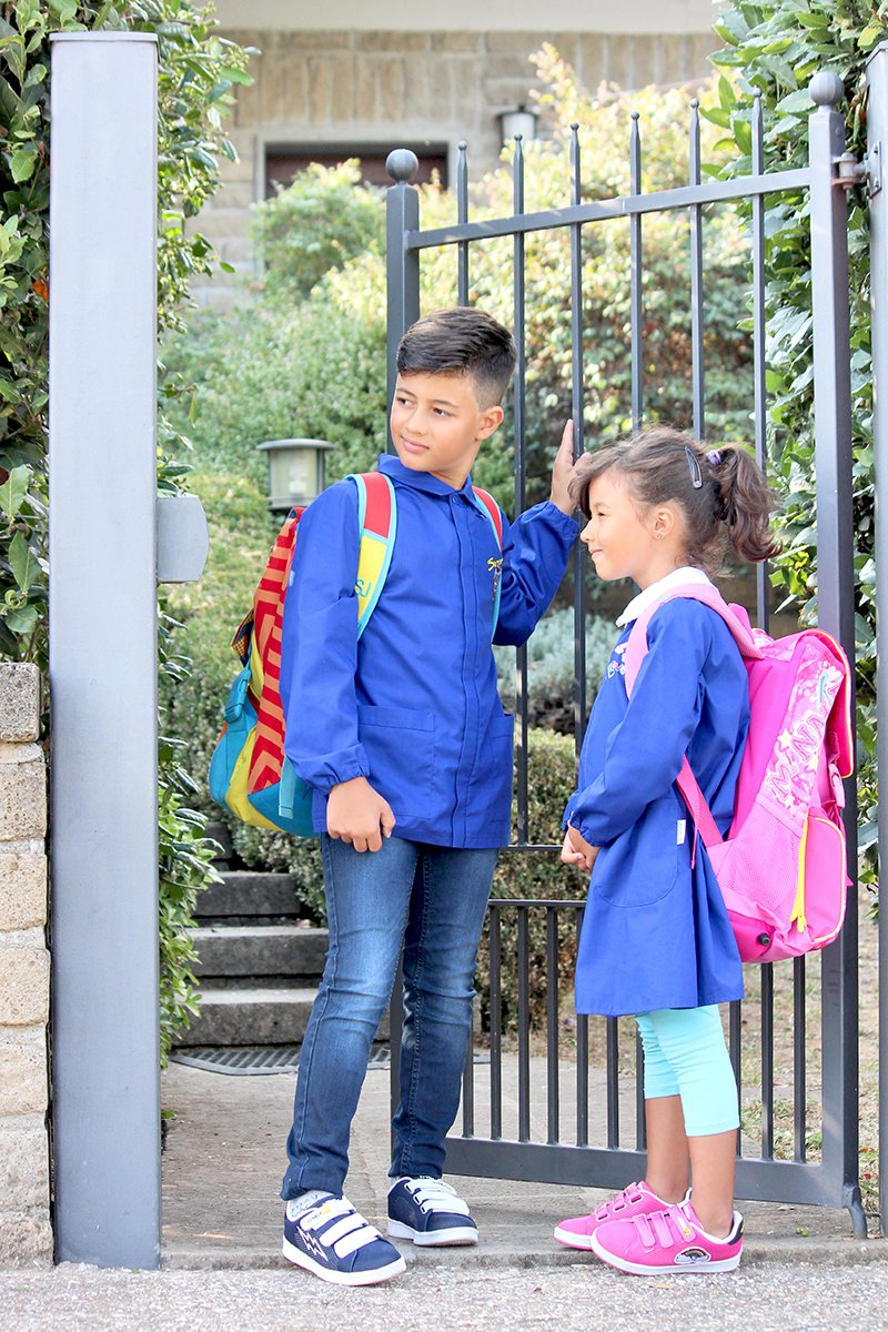Instamamme's tweet photo. Scuola iniziata con successo! Ormai abbiamo ripreso i ritmi giusti e la mattina è un piacere vederli andare a scuola felici di indossare i loro grembiulini @SiggiGroup! #siggibacktoschool #siggihappyschool #ad #siggi https://t.co/nKEml5aREg