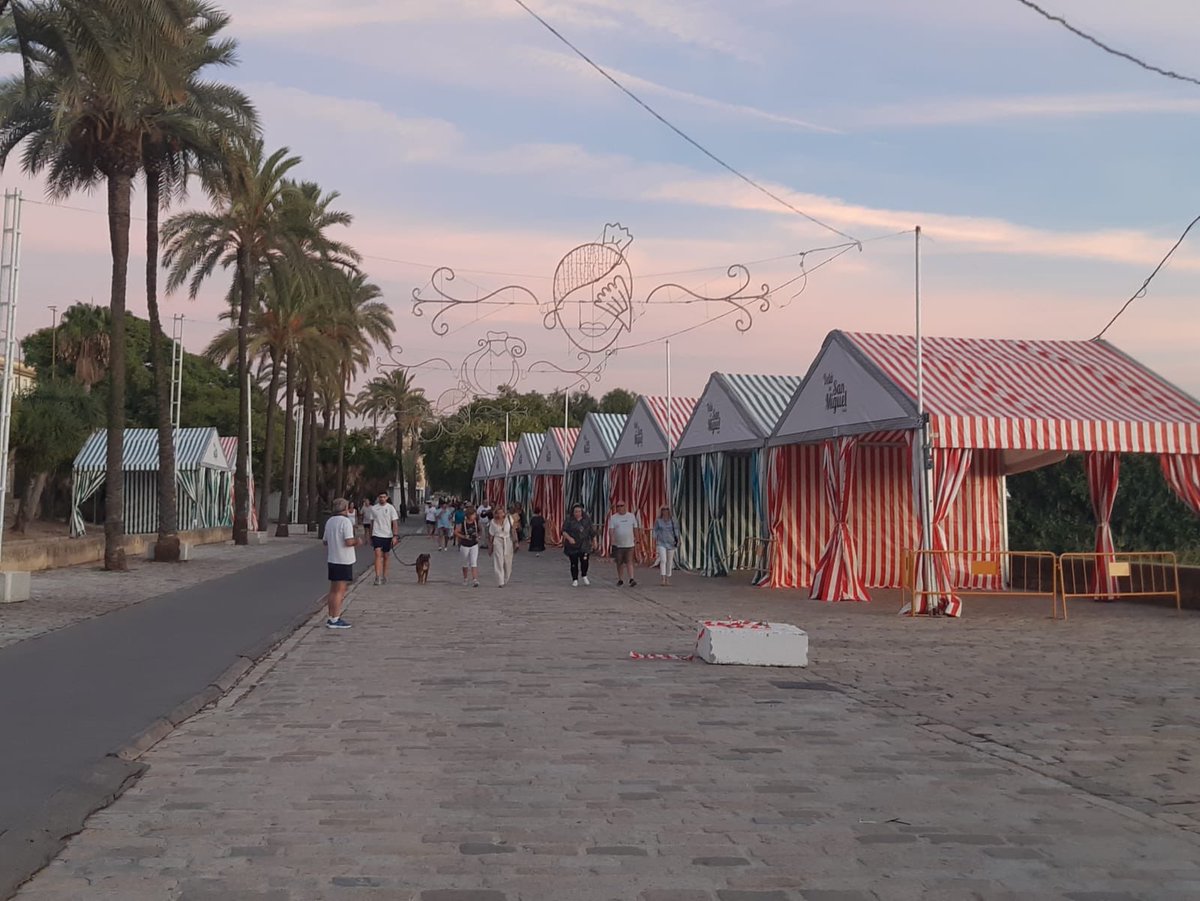 ¡Qué bonito está quedando este año la #VeláSanMiguel19 con sus luces y farolillos! #SevillaHoy ¿Verdad <a href="/GlobalM4rketing/">Global Marketing Carpas</a> y <a href="/Ayto_Sevilla/">Ayuntamiento de Sevilla</a>?