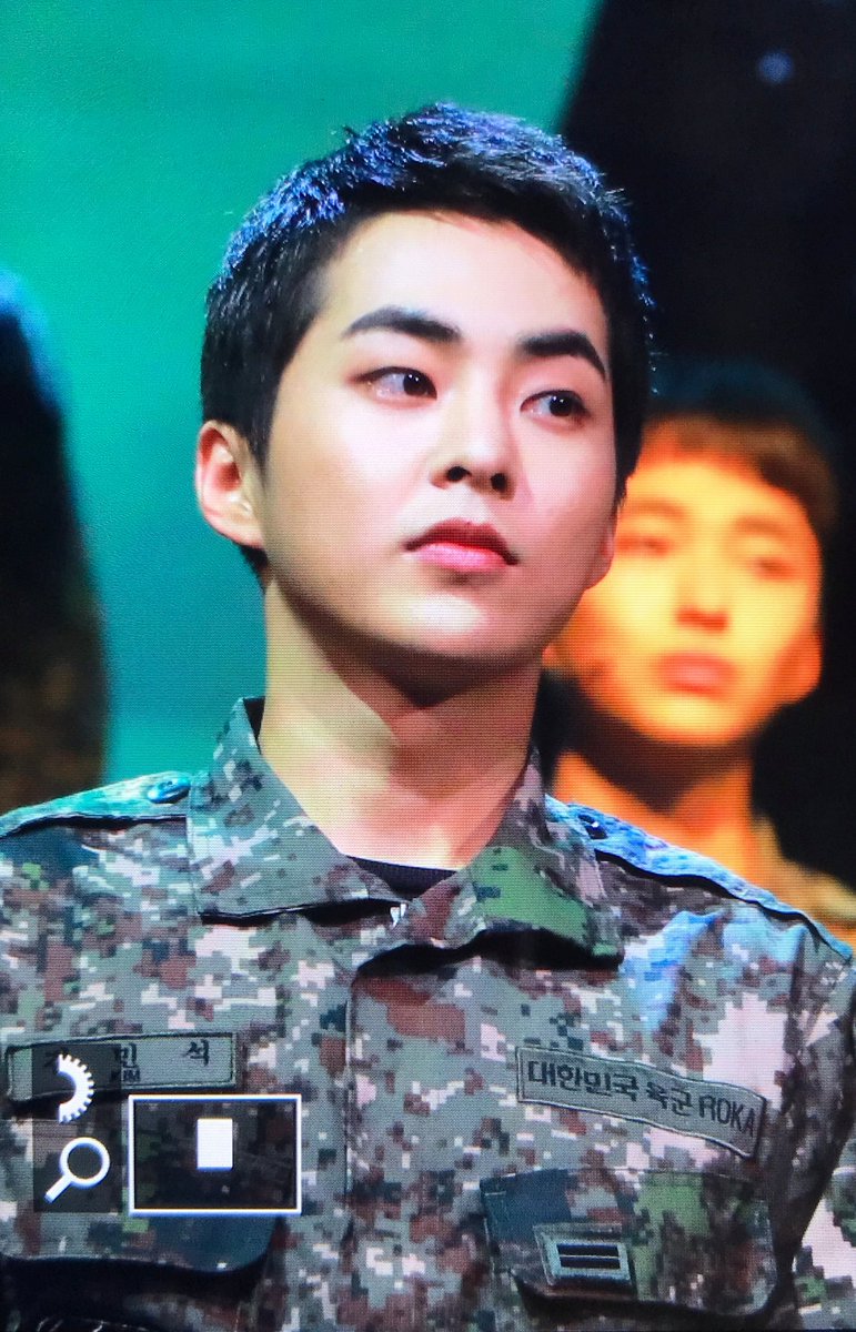 heavyxiunow326's tweet photo. 190924 귀환 제발회 #XIUMIN #시우민 #김민석

포토타임땤ㅋㅋㅋㅋㅋㅋ장꾸표정나와가지구 옆언니랑 키듁 거렸는데 넘 귀엽잖아😆😆😆😆 https://t.co/SjGTlqzZaC