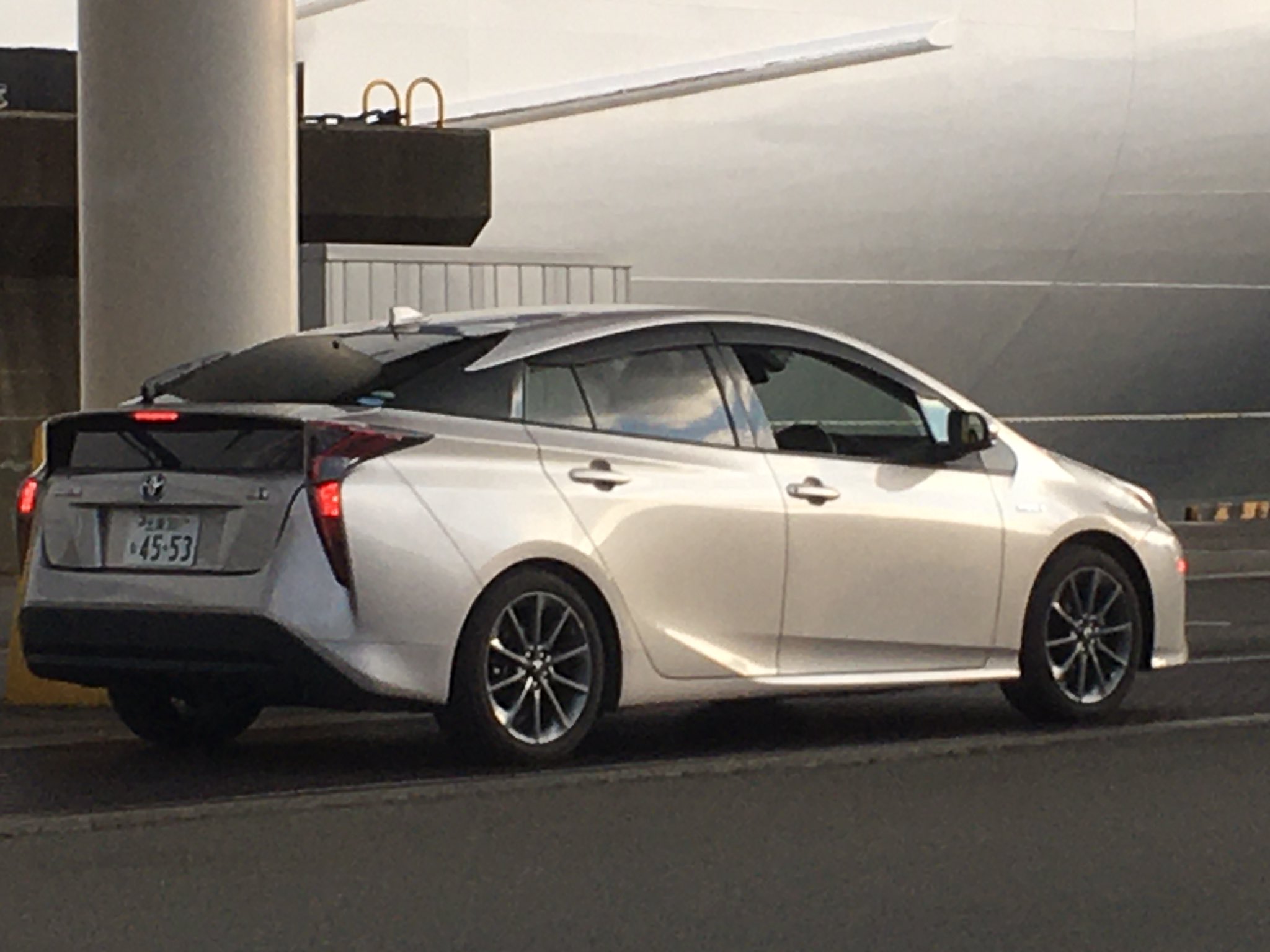 Jh1nwn レクサスホイールのプリウス意外とかっこいい T Co C3dc7yyfmy Twitter