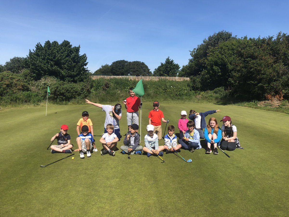 DaviesGolf8's tweet image. Great memories from the summer!☀️
What stands out the most for me at @conwygolfclub after the season is how much our junior section has developed compared to 2018, its a joy to see so many of them down the club enjoying their golf just like I did as a junior!👌🏻😁 #growingthegame