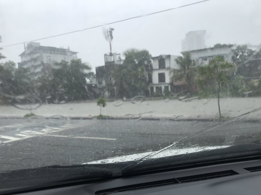 santoshm's tweet photo. @road_lk #lakedrive #colombo #srilanka #rains https://t.co/986IxUrXEH