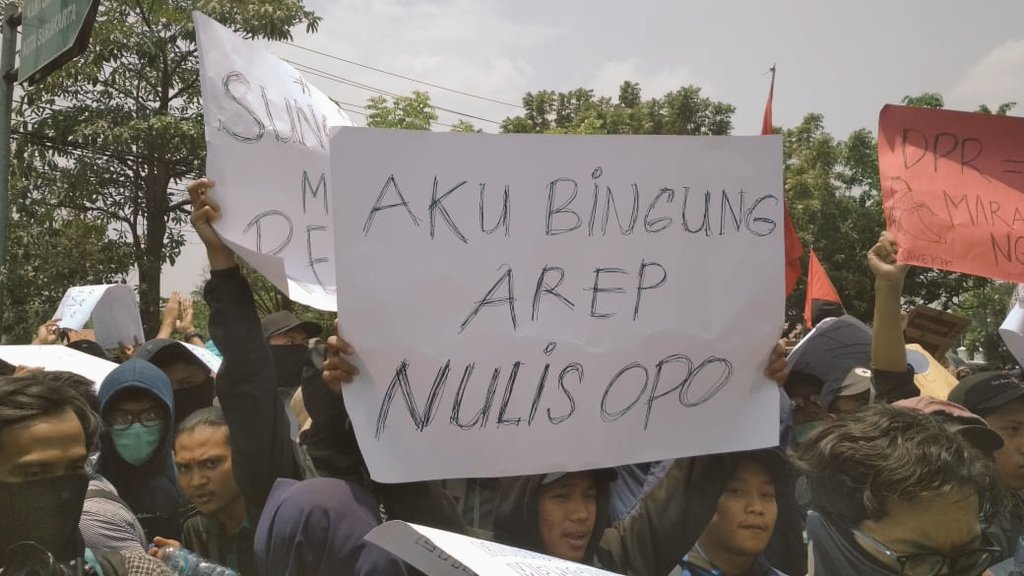 Kumpulan Poster Kocak Demo Mahasiswa Tolak RUU, Ada Sobat ...