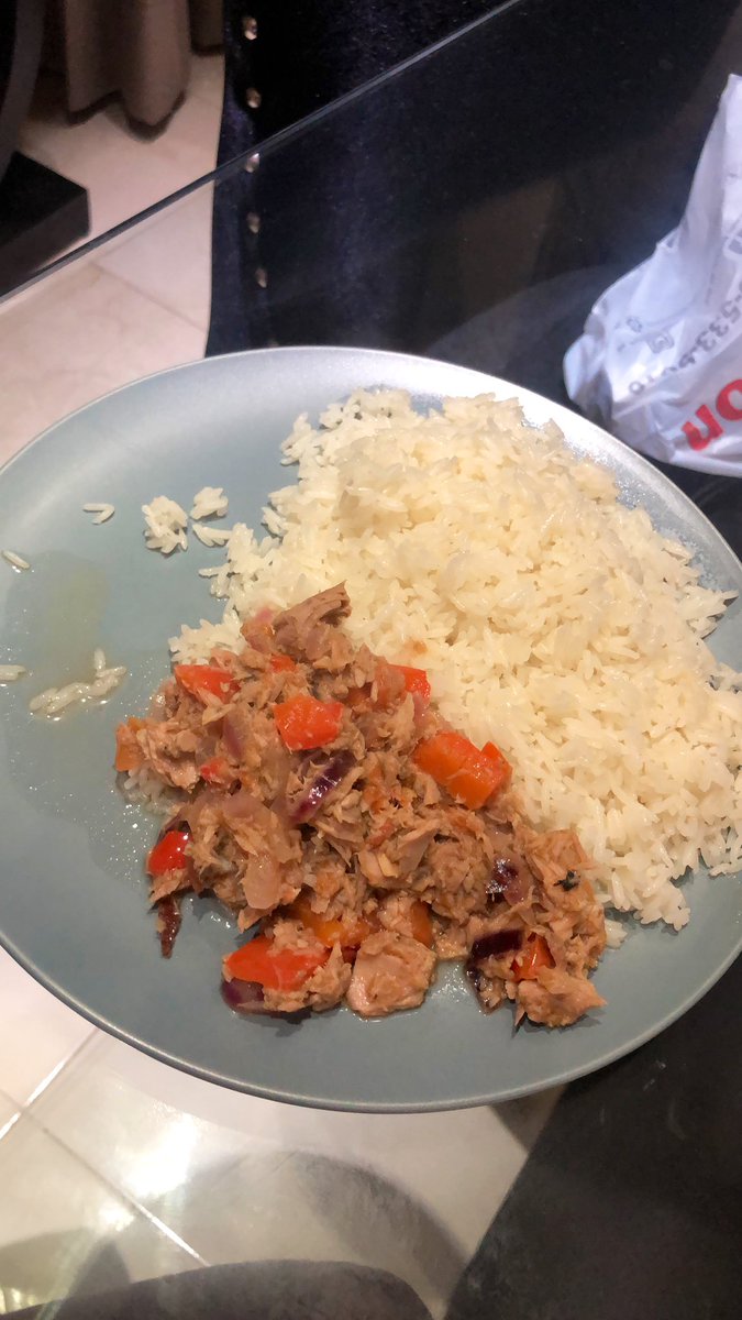 ElDotolNastra's tweet photo. 4:19 am ❤️❤️❤️ arroz con tuna https://t.co/wPffUz84Vo